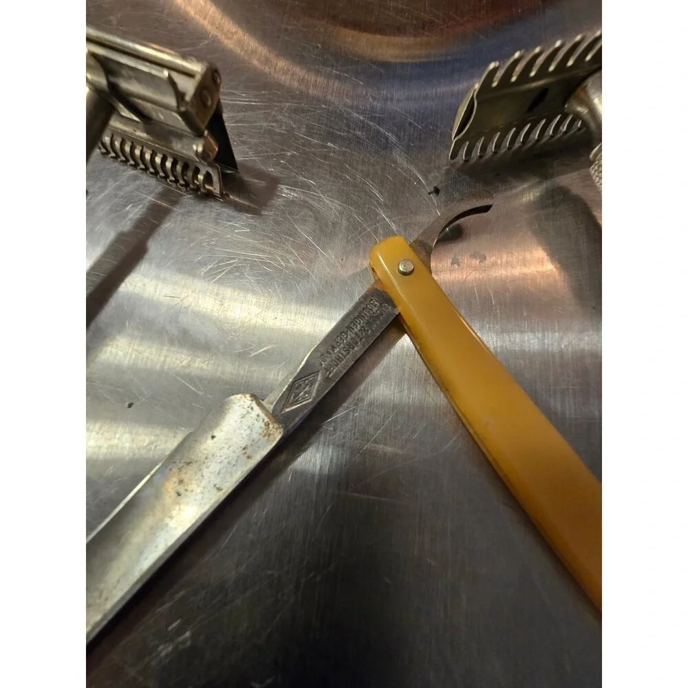 3 Antique‎ Razors 2 safety and 1 Straight. The Straight Razor has flaws see pics